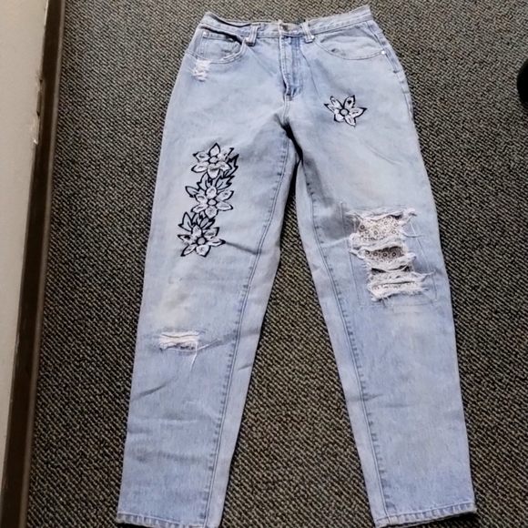 Vintage High Rise Zip Code Jeans Size 9/10 Heavily Distressed Flowers Mom jeans - Picture 1 of 17